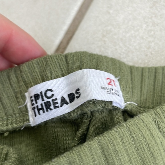 Epic Threads green soft leggings. Size 2T. - Picture 2 of 2